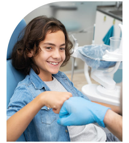 Acompanha meito feito a crianças e jovens nos tratamentos de medicina dentária